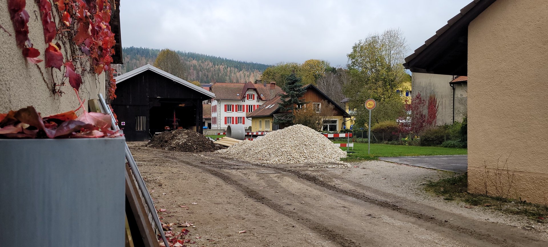 Terrassement et goudronnage dépôt